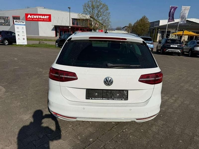 Gebraucht VW Passat Highline 150 PS (110 kW) 2018 Pure white Kombi
