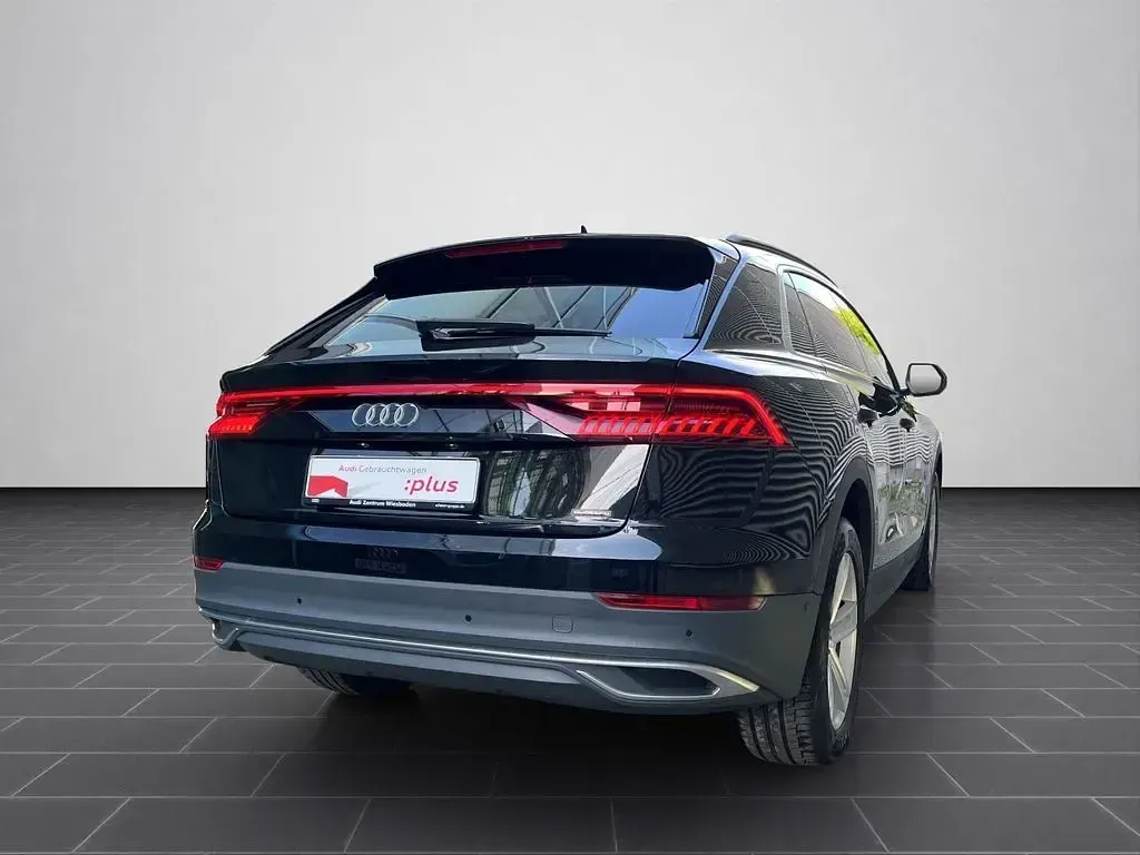 Używany Audi Q8 Basis 340 KM (250 kW) 2022 Czarny SUV