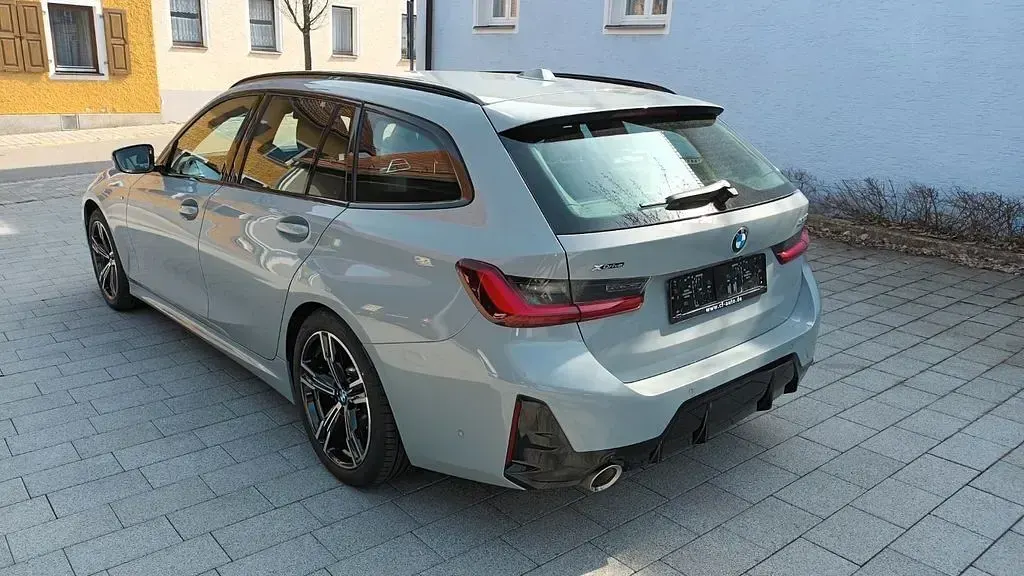 Gebraucht BMW 330 M Sport 245 PS (180 kW) 2025 Grau Kombi