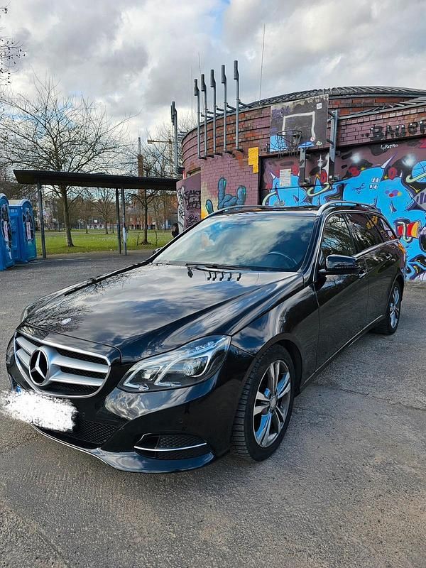 Gebraucht Mercedes E220 170 PS (125 kW) 2015 Schwarz Kombi