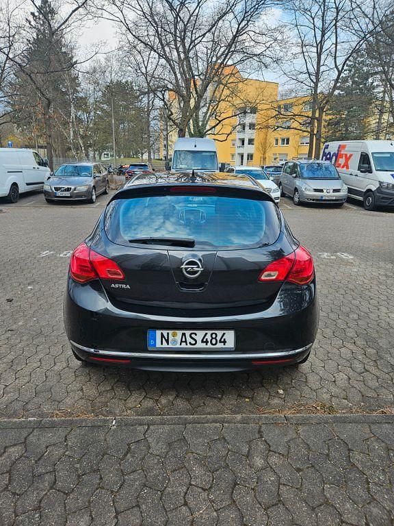 Gebraucht Opel Astra Selection 116 PS (85 kW) 2014 Schwarz Limousine