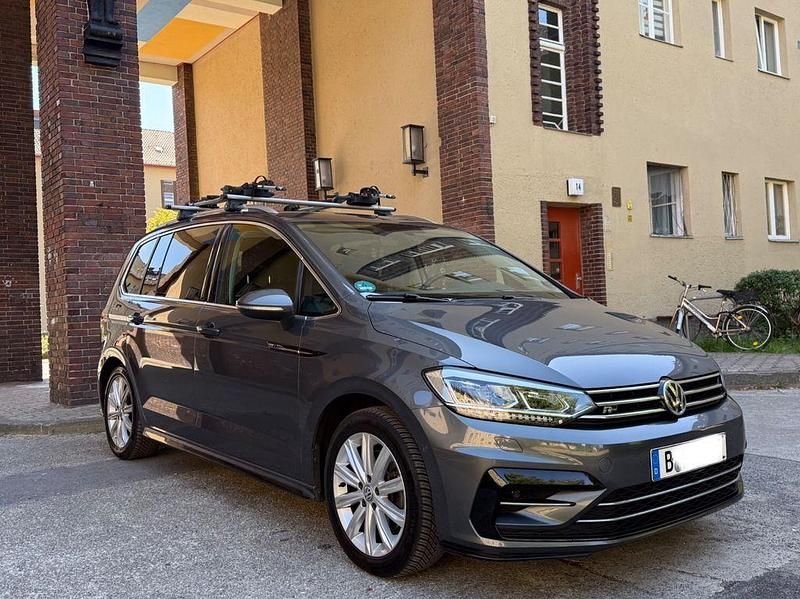 Grau Gebraucht 2016 VW Touran Highline Van / Kleinbus | 16.500 € (Fairer Preis) - Bild 1/4