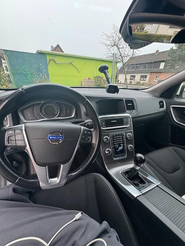 Gebraucht Volvo V60 115 PS (84 kW) 2015 Weiß Kombi