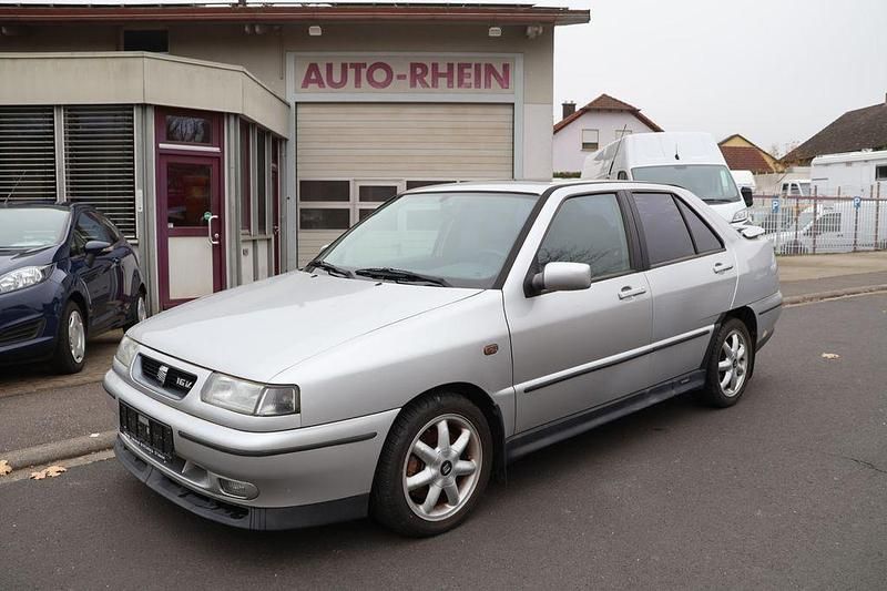 Silber Gebraucht 1998 Seat Toledo Sport Limousine | 5.870 € - Bild 1/4
