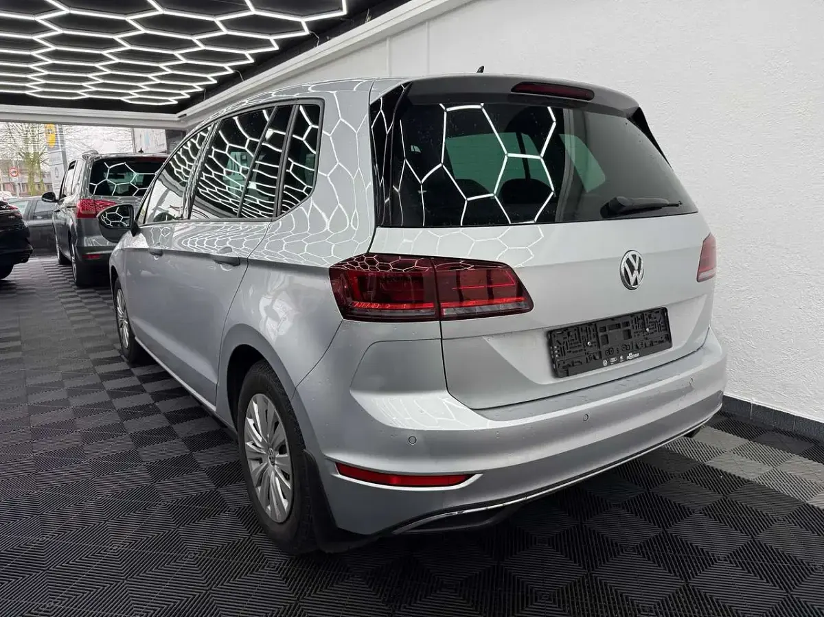 Gebraucht VW Golf VIII United 150 PS (110 kW) 2020 Reflexsilber metallic Van / Kleinbus