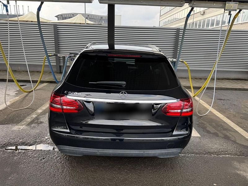 Gebraucht Mercedes C220 194 PS (142 kW) 2019 Schwarz Kombi