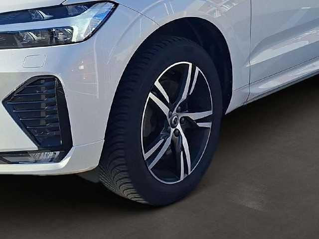 Gebraucht Volvo XC60 Plus 197 PS (144 kW) 2022 Crystal white / metallic SUV