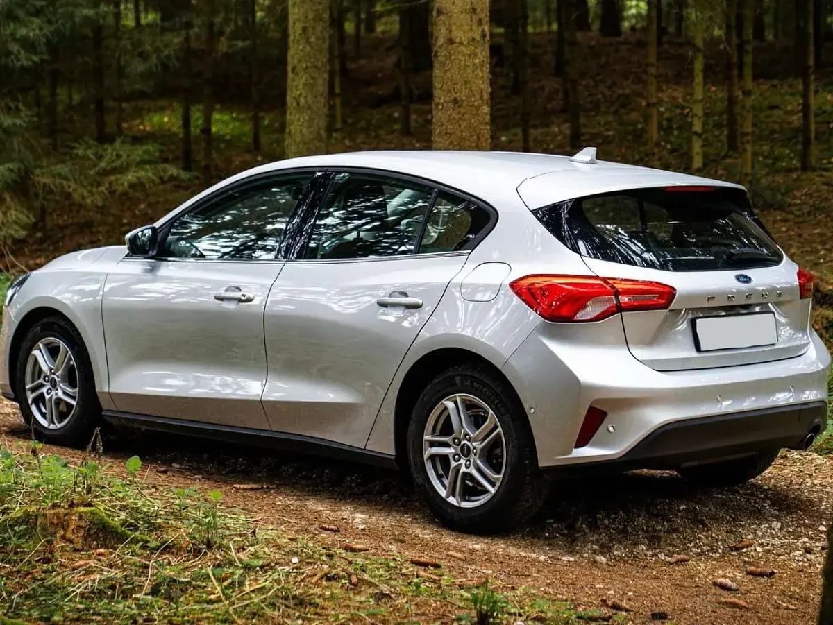 Gebraucht Ford Focus 120 PS (88 kW) 2021 Polarsilber metallic Kleinwagen