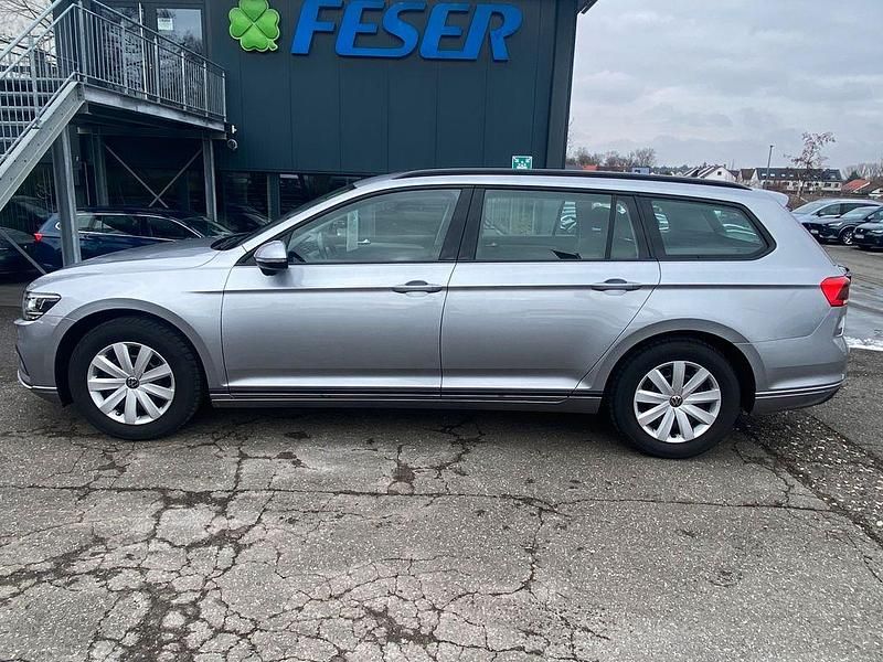 Gebraucht VW Passat 150 PS (110 kW) 2022 Pyrit silber metallic Kombi