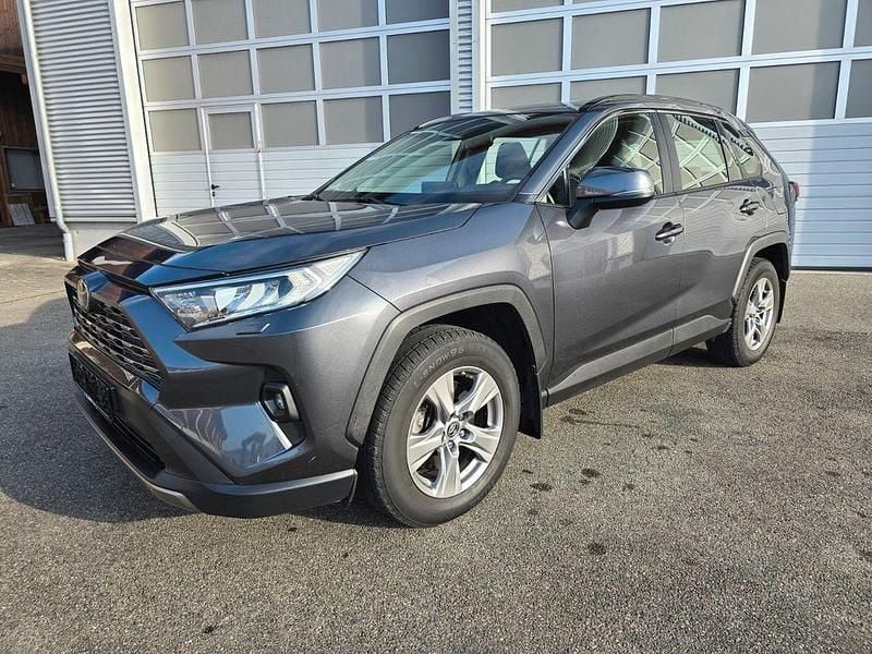 Marlingrau Gebraucht 2022 Toyota RAV4 Comfort SUV | 28.990 € (Guter Preis) - Bild 1/4