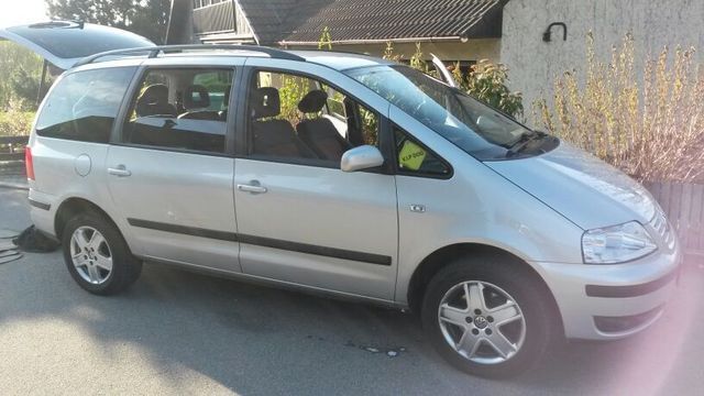 Silber metallic Gebraucht 2002 VW Sharan Family Van / Kleinbus | 7.900 € - Bild 1/4