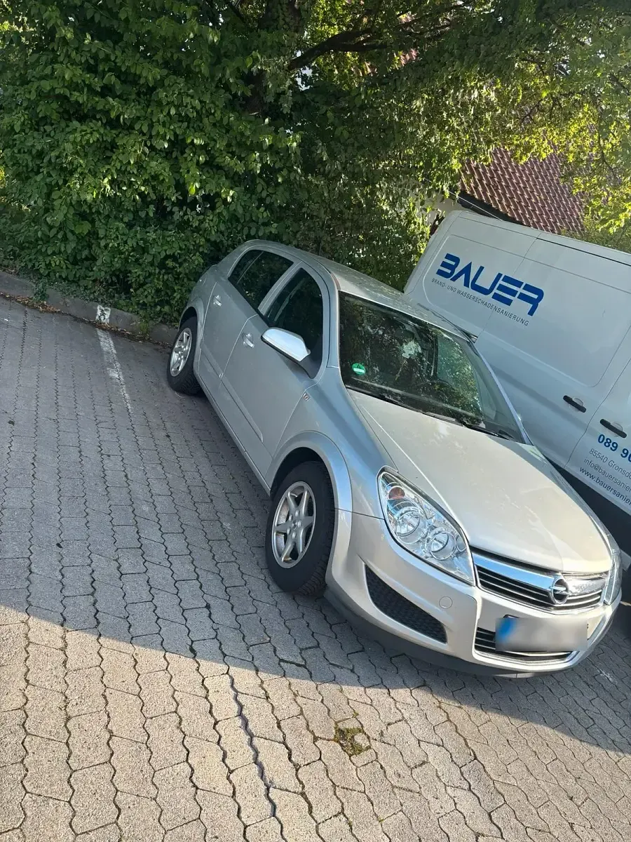 Gebraucht Opel Astra 90 PS (66 kW) 2010 Silber Limousine