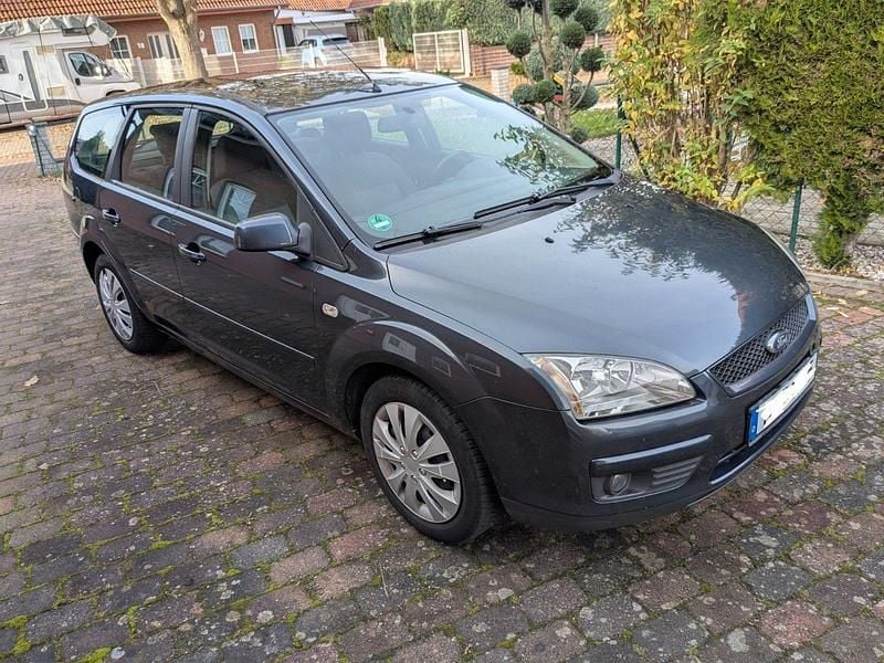 Blau Gebraucht 2007 Ford Focus Ambiente Kombi | 1.600 € (Guter Preis) - Bild 1/4