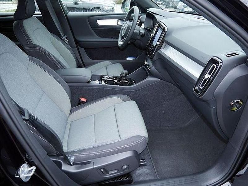 Gebraucht Volvo XC40 Plus 211 PS (155 kW) 2023 Schwarz / onyx schwarz (metallic) SUV