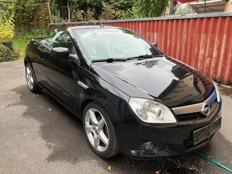 Schwarz Gebraucht 2007 Opel Tigra Cabrio | 2.590 € (Fairer Preis) - Bild 1/4