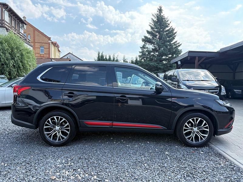 Second-hand Mitsubishi Outlander Plus 150 CP (110 kW) 2017 Negru SUV