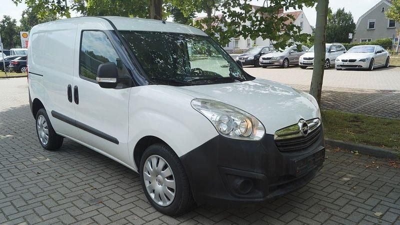 Weiß Gebraucht 2017 Opel Combo Edition Van / Kleinbus | 4.701 € (Superpreis) - Bild 1/4