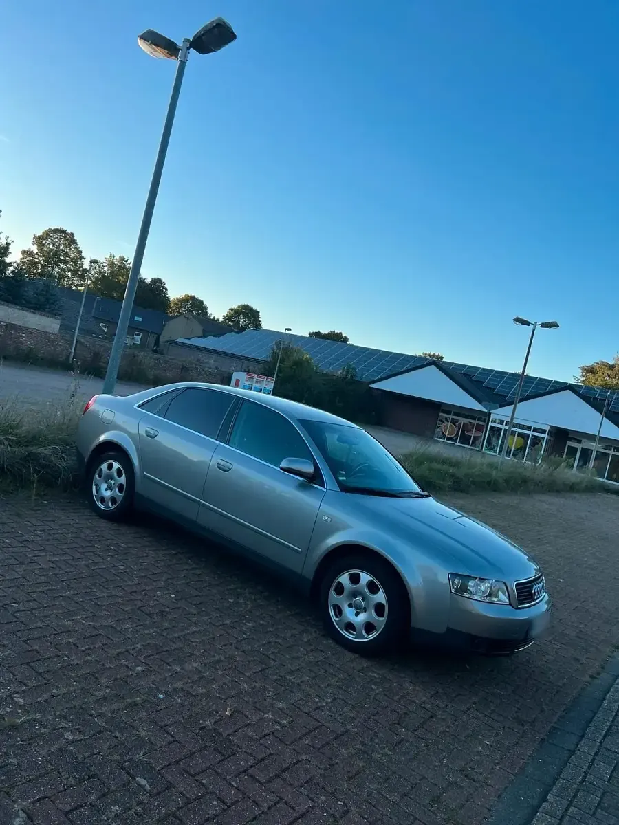 Gebraucht Audi A4 130 PS (95 kW) 2002 Silber Limousine