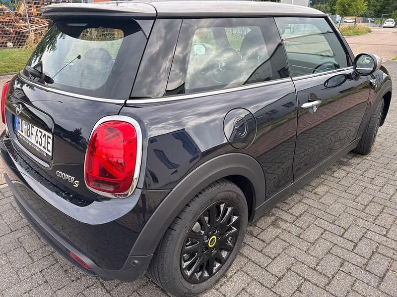 Gebraucht Mini Cooper SE Classic 135 kW (184 PS) 2023 Schwarz Kleinwagen