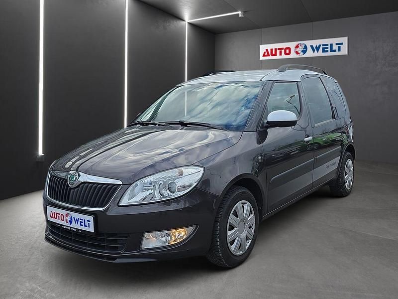 Braun Gebraucht 2011 Skoda Roomster Plus Edition Van / Kleinbus | 6.490 € (Etwas zu teuer) - Bild 1/4