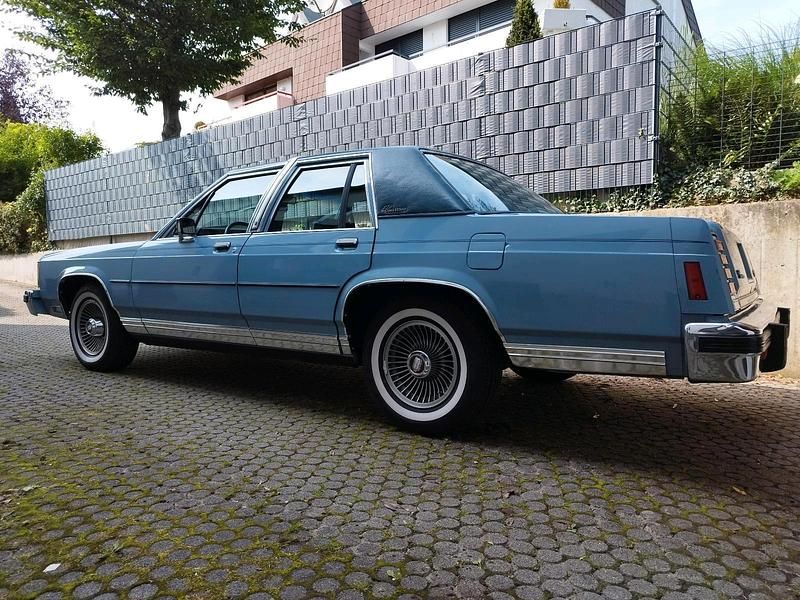 Gebraucht Ford Crown 152 PS (111 kW) 1986 Blau Limousine