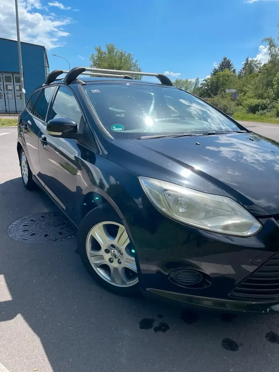 Gebraucht Ford Focus 140 PS (102 kW) 2011 Schwarz Kombi
