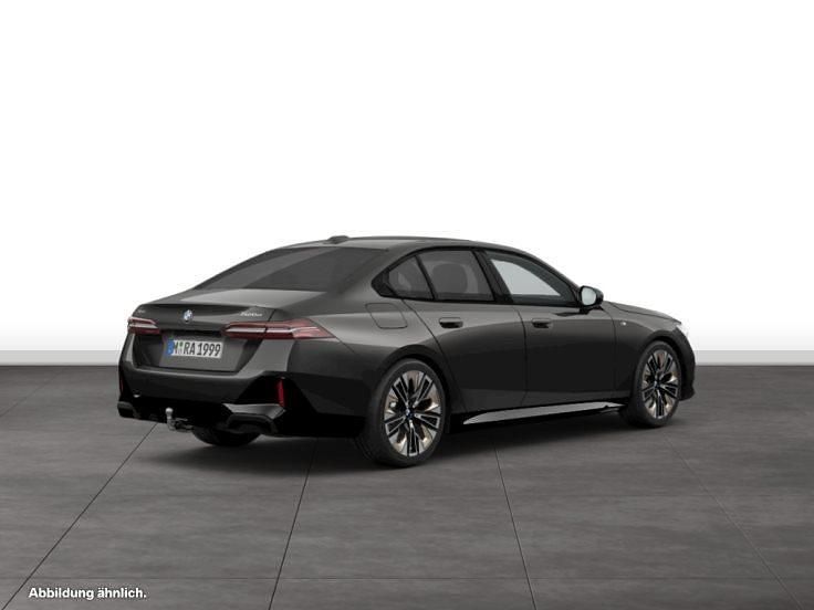 Gebraucht BMW 520 M Sport 197 PS (144 kW) 2025 Sophistograu brillanteffekt metallic metallic Limousine