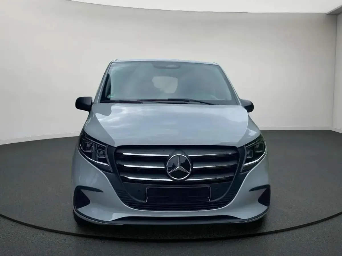 Gebraucht Mercedes Vito 190 PS (139 kW) 2024 Alpingrau Van