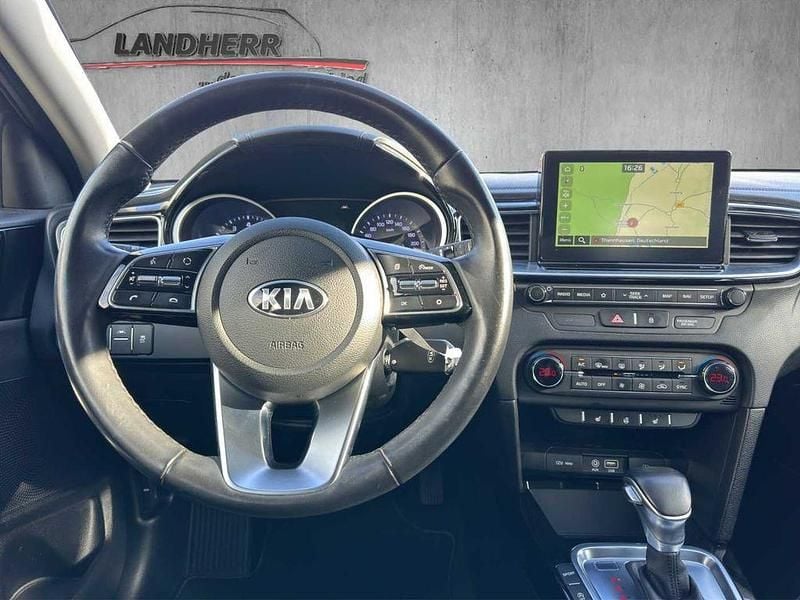 Usado Kia Ceed Vision 199 HP (146 kW) 2019 Prateado Citadino