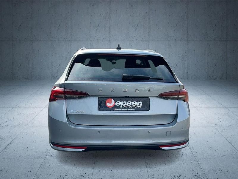 Neu Skoda Octavia 150 PS (110 kW) 2026 Smokey diamondsilber metallic Kombi