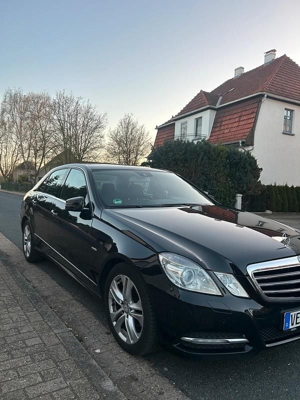 Gebraucht Mercedes E220 170 PS (125 kW) 2010 Schwarz Limousine