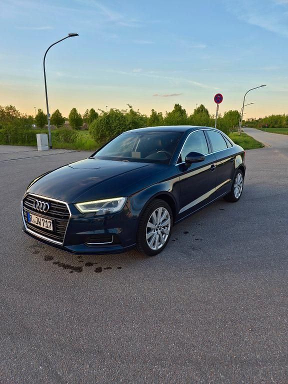 Blau Gebraucht 2018 Audi A3 Limousine | 13.900 € (Fairer Preis) - Bild 1/4