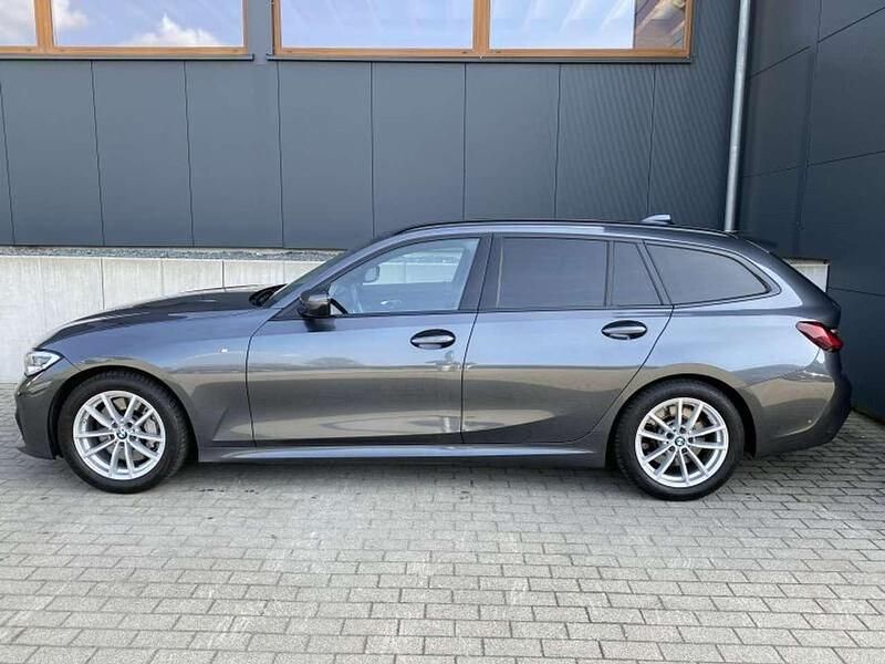 Gebraucht BMW 330 M Sport 258 PS (189 kW) 2021 Mineralgrau metallic Kombi