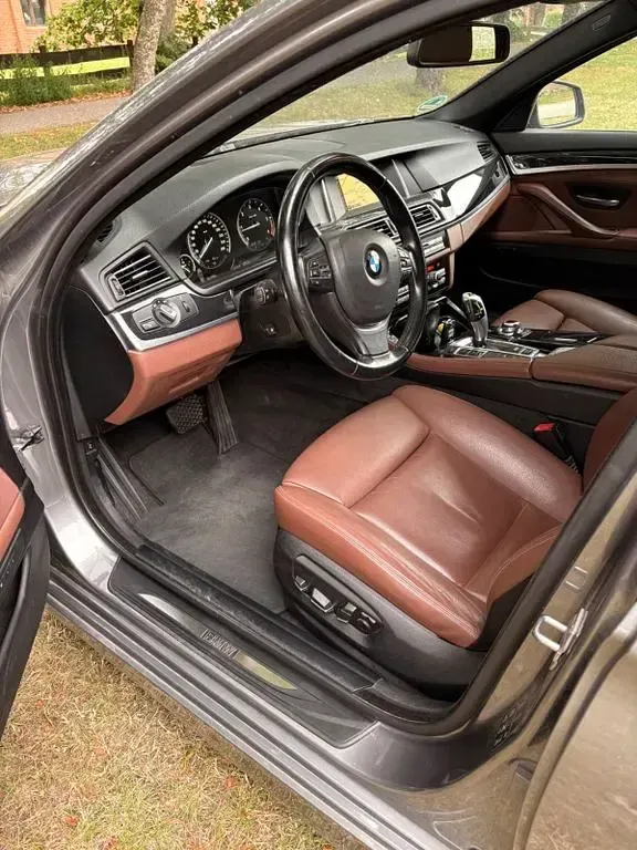 Gebraucht BMW 520 190 PS (139 kW) 2015 Grau Kombi