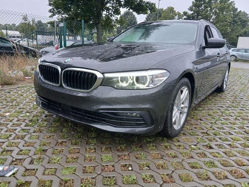 Grau Gebraucht 2020 BMW 520 Sport Line Kombi | 20.100 € (Superpreis) - Bild 1/4