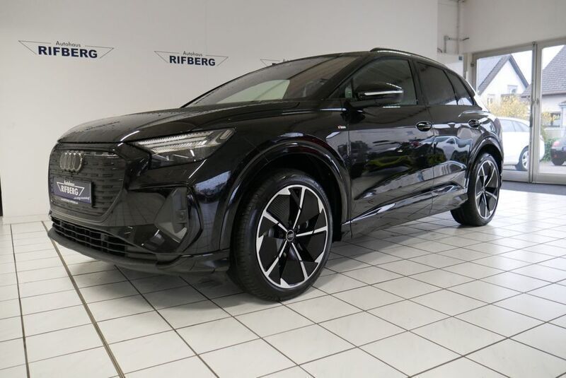 Schwarz Gebraucht 2024 Audi Q4 e-tron S-Line SUV | 59.890 € (Teuer) - Bild 1/4