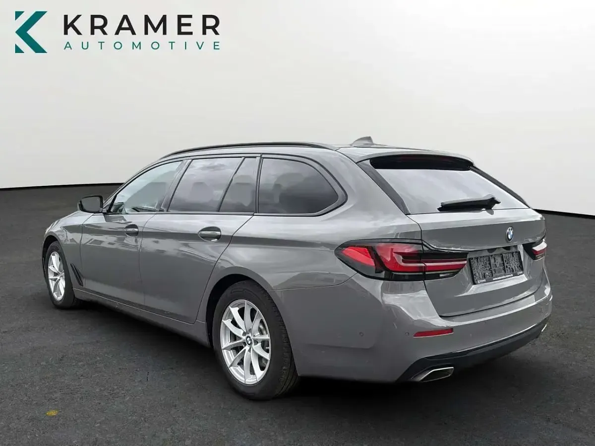 Gebraucht BMW 520 190 PS (139 kW) 2021 Berninagrau bernsteineffekt me Kombi