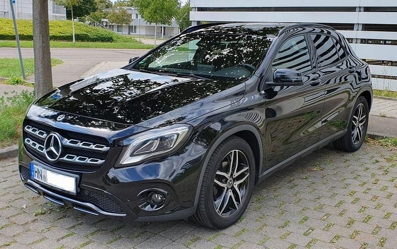 Gebraucht Mercedes GLA220 Urban 177 PS (130 kW) 2017 Schwarz SUV