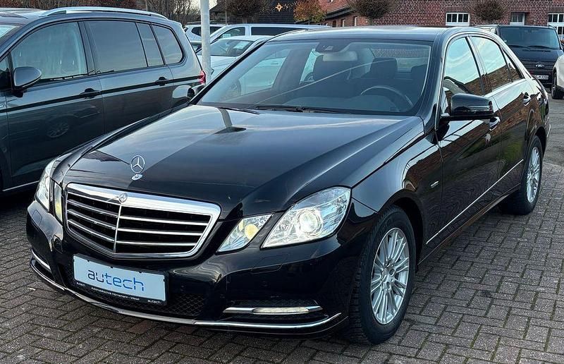 Gebraucht Mercedes E200 Elegance 184 PS (135 kW) 2012 Schwarz Limousine