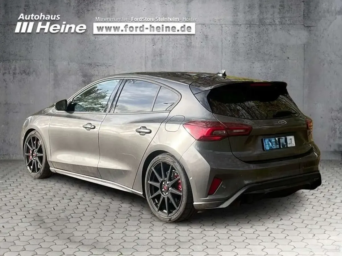 Gebraucht Ford Focus ST 280 PS (205 kW) 2023 Magnetic grau metallic Limousine
