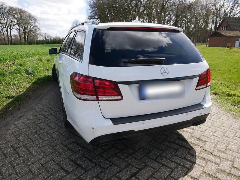 Gebraucht Mercedes E220 Edition 170 PS (125 kW) 2016 Weiß Kombi