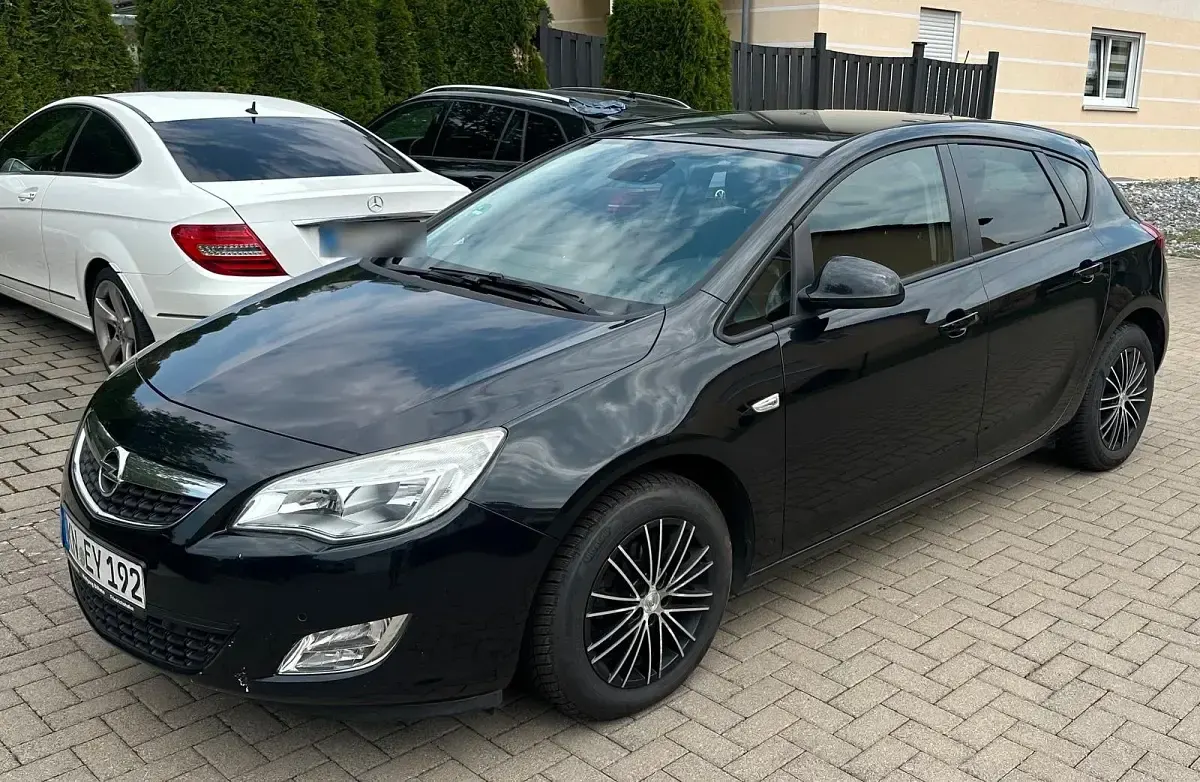 Gebraucht Opel Astra 120 PS (88 kW) 2011 Schwarz Limousine