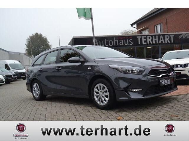 Grau Gebraucht 2023 Kia Ceed Sportswagon Silver Kombi | 19.490 € (Guter Preis) - Bild 1/4