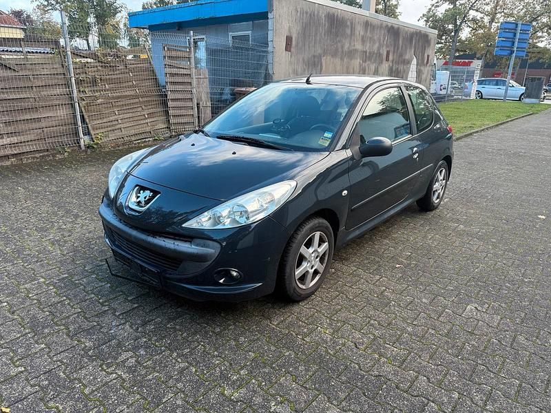 Grau Gebraucht 2010 Peugeot 206+ Kleinwagen | 2.780 € - Bild 1/4