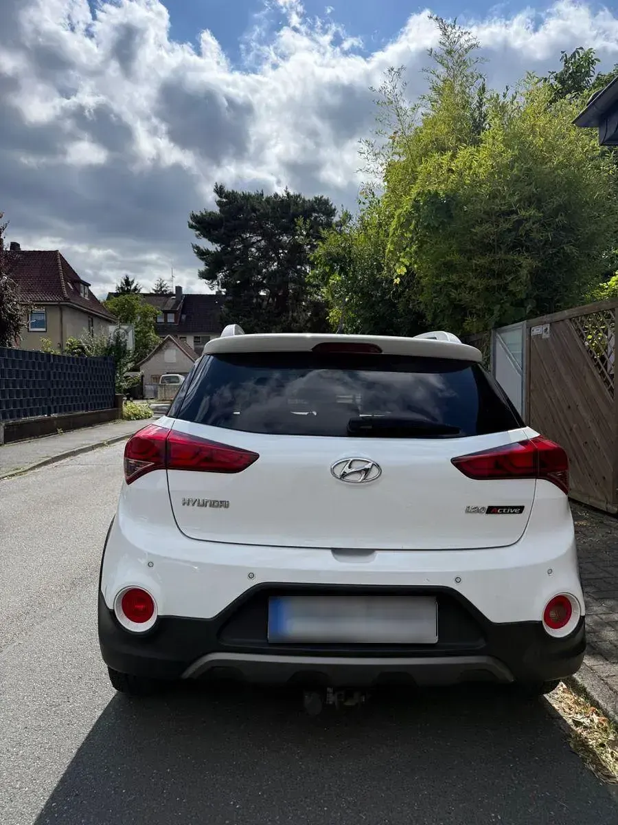 Gebraucht Hyundai i20 Active 101 PS (74 kW) 2016 Weiß Kleinwagen