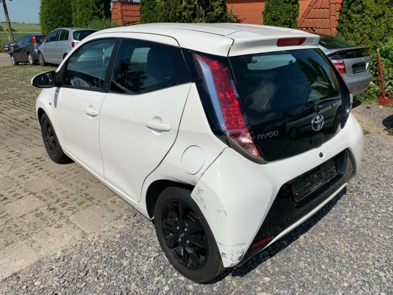 Verkauft Toyota Aygo X-Play Team, gebraucht 2018, 11.853 km in Leonberg