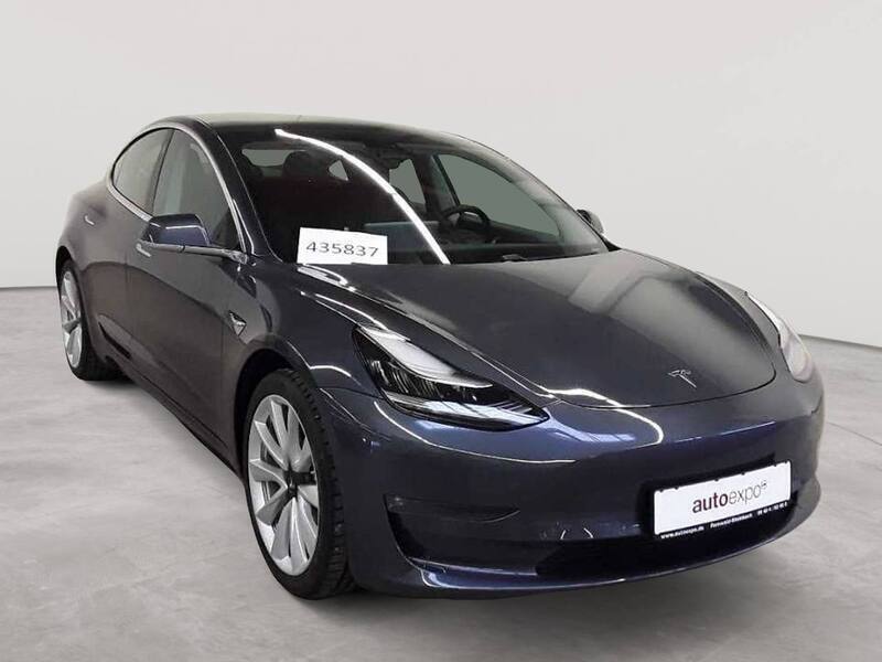 Tesla Model 3 Limousine in Schwarz gebraucht in München für € 47.000