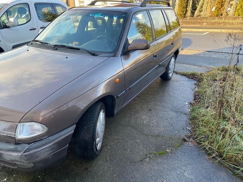 Braun Gebraucht 1997 Opel Astra Kombi | 1.000 € (Superpreis) - Bild 1/4