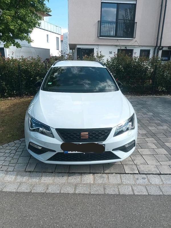 Grau Gebraucht 2020 Cupra Leon Kombi | 23.456 € (Superpreis) - Bild 1/4