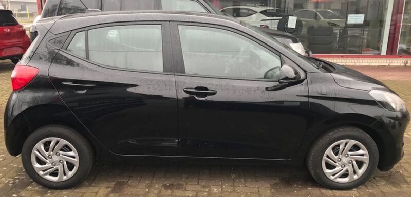 Gebraucht Hyundai i10 67 PS (49 kW) 2024 Schwarz Kleinwagen